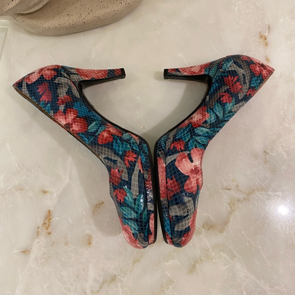 EUC Naturalizers I’m a pretty floral finish. N5 Contour insoles - Picture 3 of 5